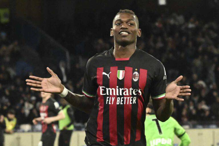 Leao rinnova col Milan c è la firma le cifre di stipendio e clausola