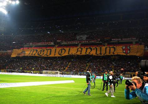 La Curva Sud nel derby (getty images)