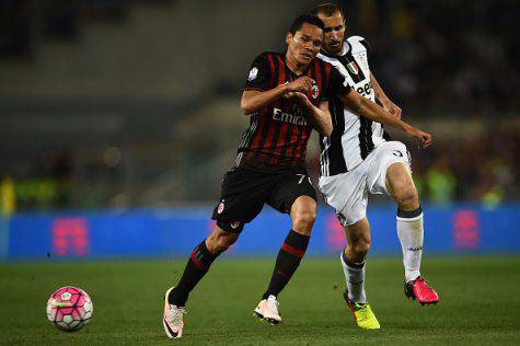 Carlos Bacca e Giorgio Chiellini (©Getty Images)