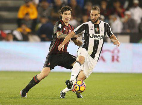 Alessio Romagnoli Gonzalo Higuain 