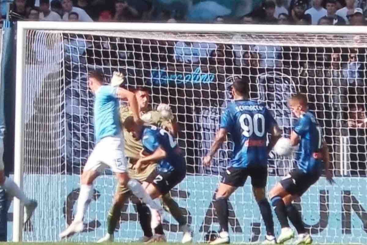 De Ketelaere, clamoroso autogol contro la Lazio