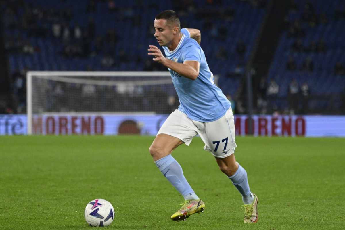 Lazio, Marusic salva l'agente