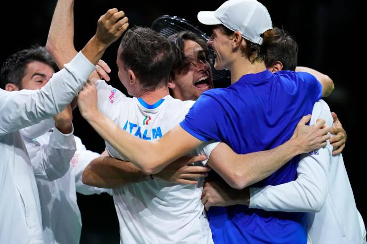 Jannik Sinner, eroe dell'Italtennis che trionfa in Davis