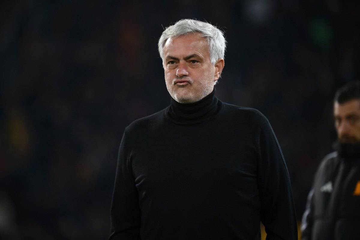 La nuova sfuriata di Mourinho apre una tripla occasione al Milan