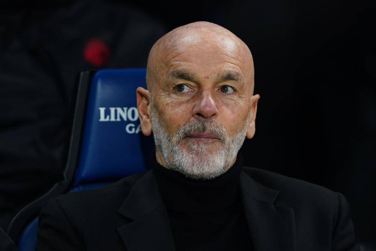 Milan, Pioli aspettare un difensore: concorrenza per Badiashile