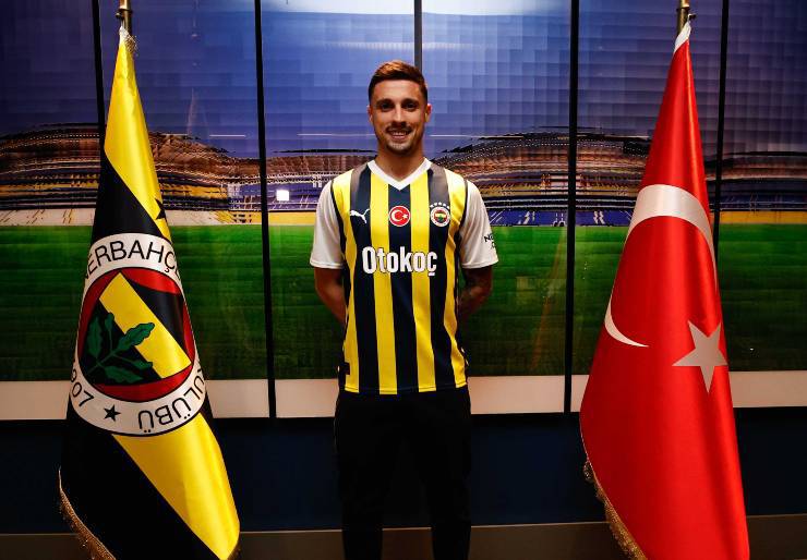 Milan, Rade Krunic al Fenerbahce: è ufficiale