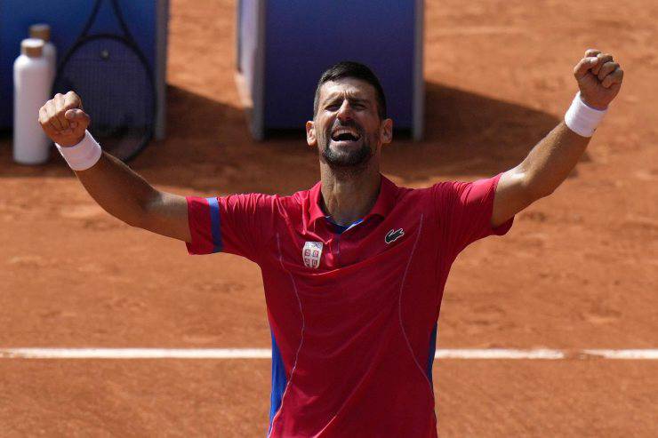 Mondo del tennis scosso dopo l'annuncio bomba sul ritiro di Djokovic