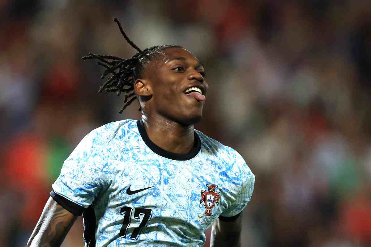 Mendes lo strappa al Milan: addio Leao