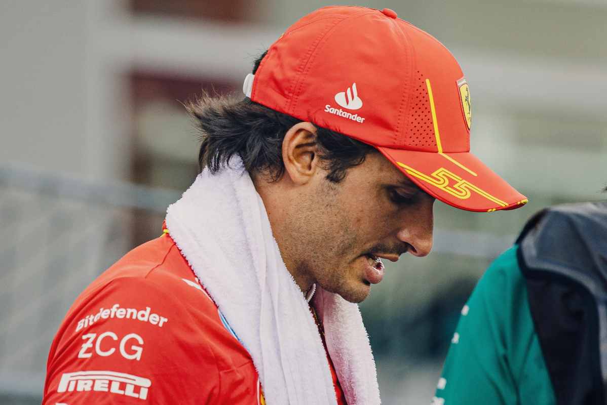 Carlos Sainz non risponde su Lewis Hamilton