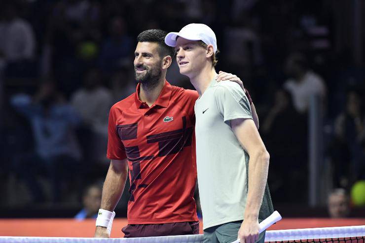 Djokovic e Sinner in posa per una foto