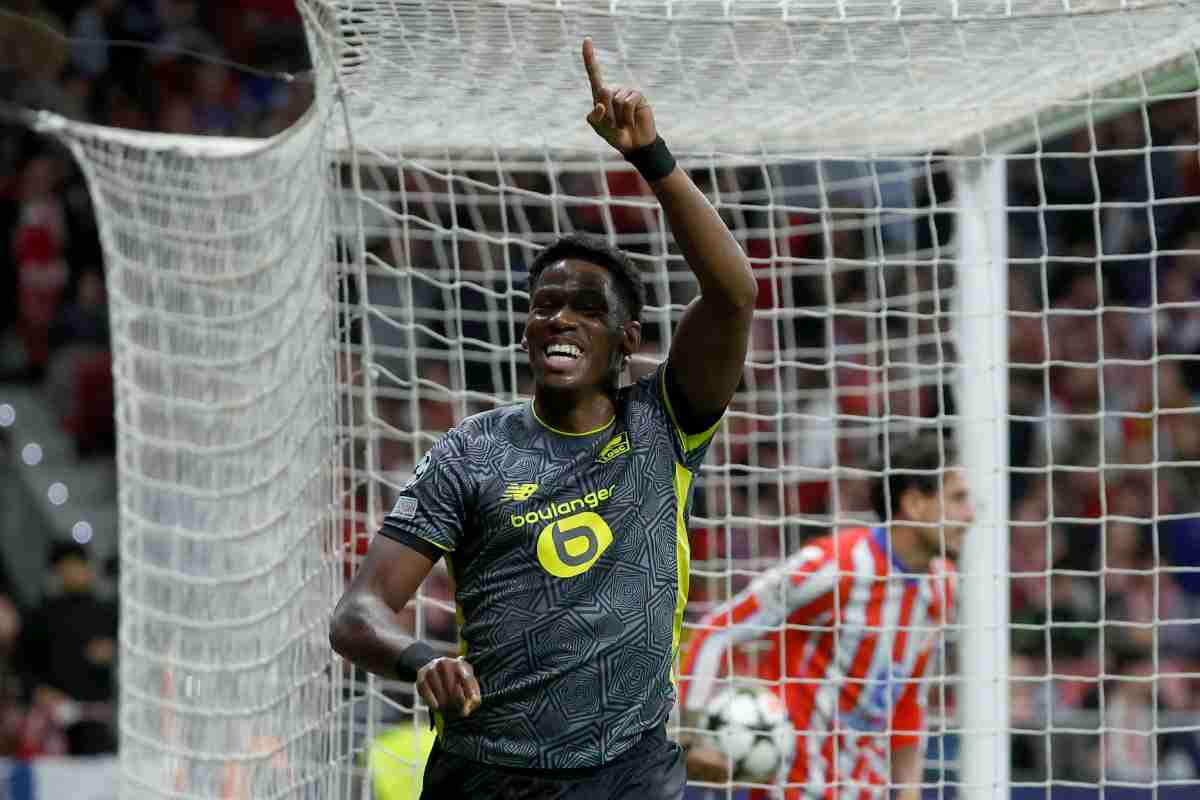 Jonathan David esulta dopo il gol segnato all'Atletico Madrid