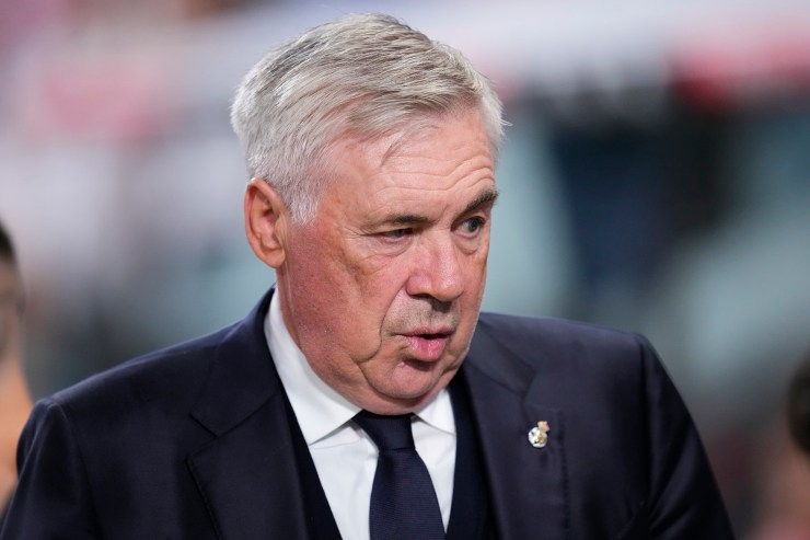 Carlo Ancelotti pensieroso