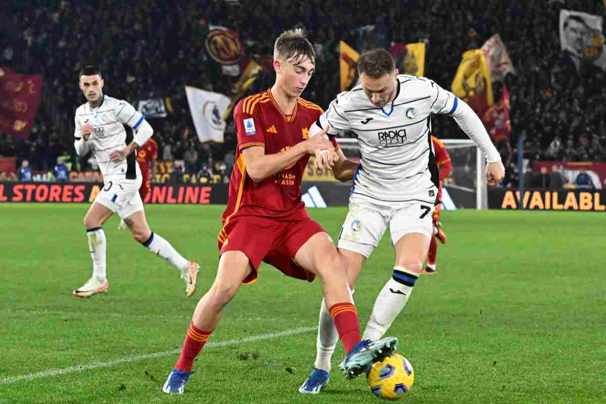 Huijsen con la maglia della Roma