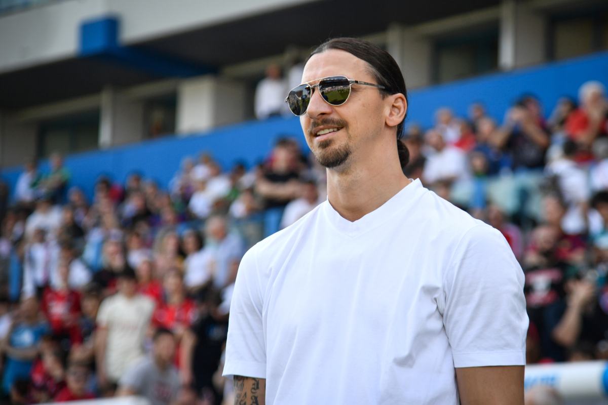 Zlatan Ibrahimovic osserva