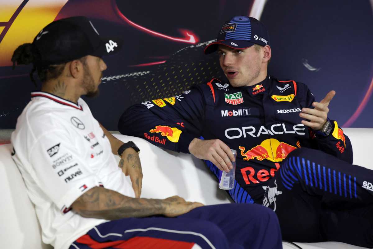 Max Verstappen con Lewis Hamilton