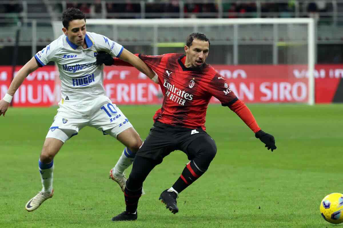 Bennacer centrocampista del Milan in campo