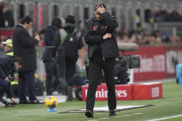 paulo fonseca allenatore del milan in panchina