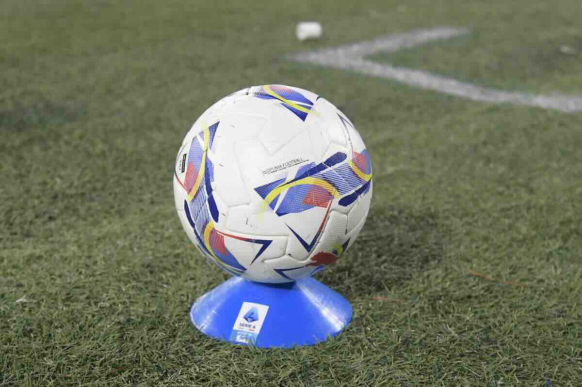 pallone di calcio in campo