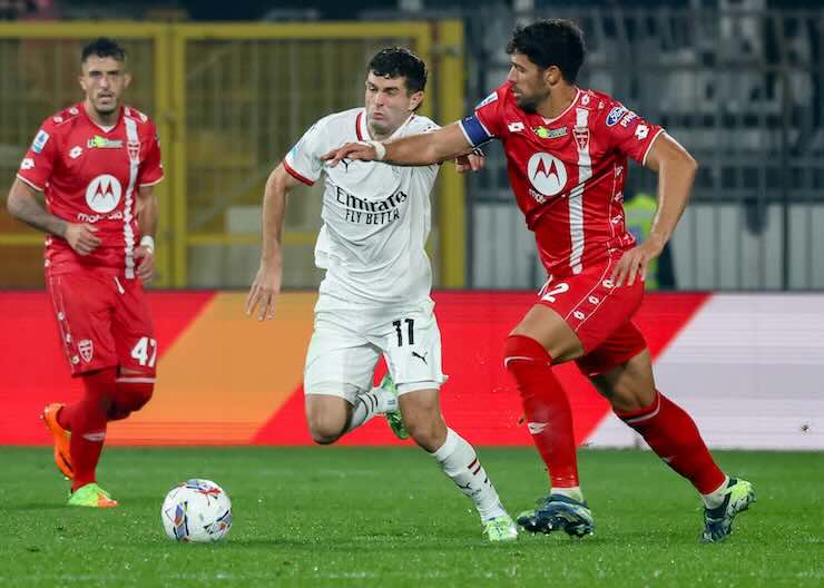 Christian Pulisic attaccante del Milan con Pablo Mari in campo