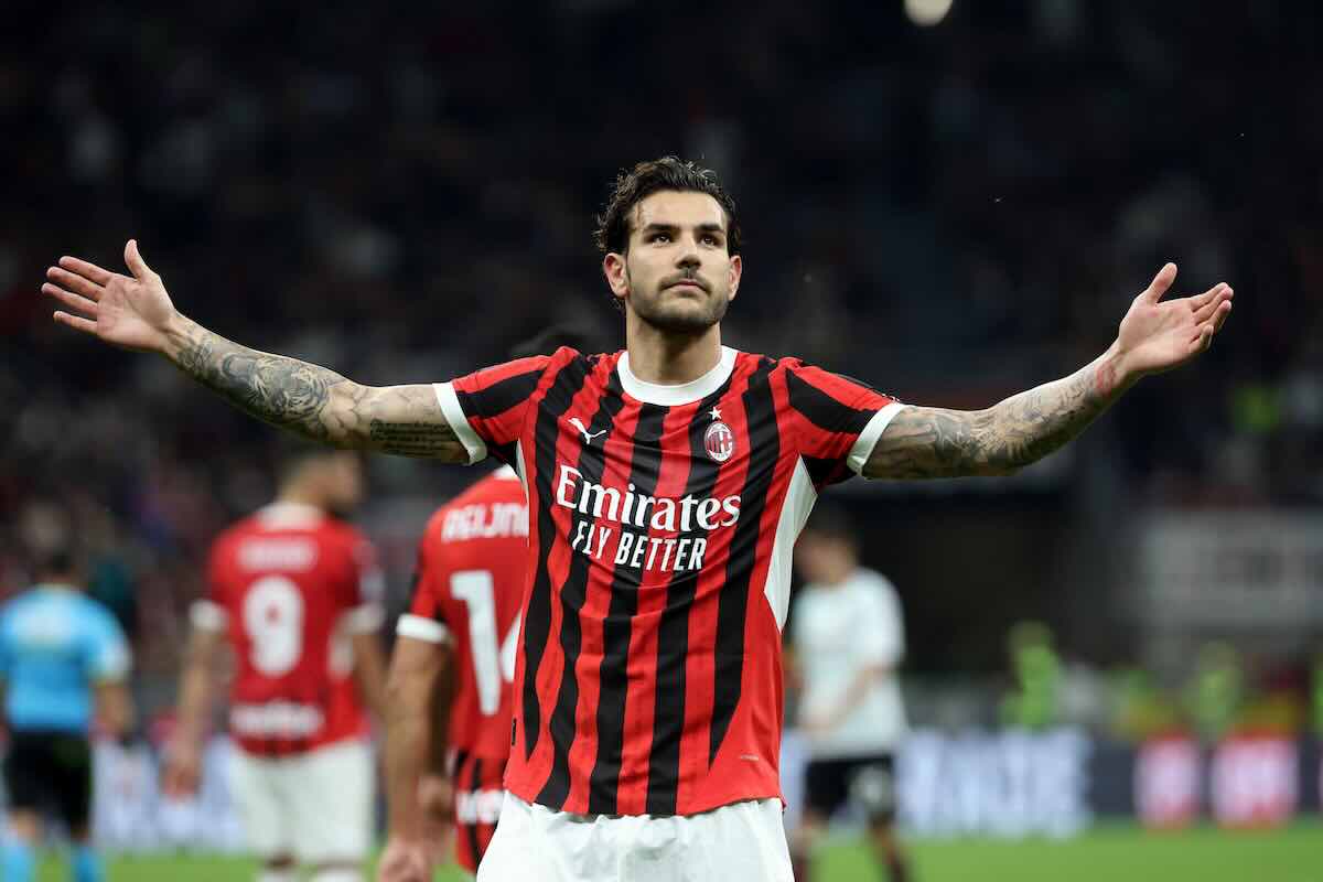 Theo Hernandez terzino del Milan esulta