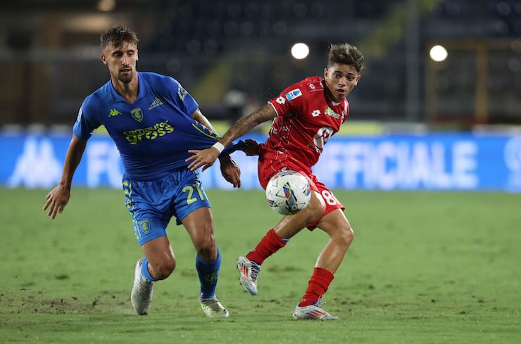 Mattia Viti difensore dell'Empoli in azione