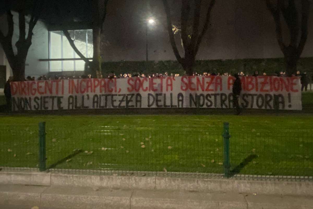 Curva Sud Milan protesta