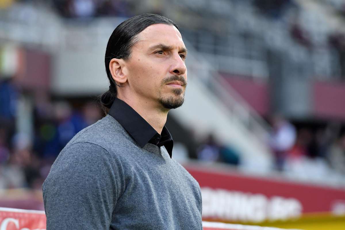 Primo piano corrucciato di Ibrahimovic