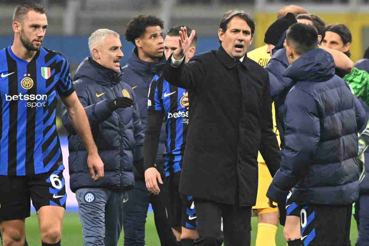 Simone Inzaghi e i giocatori dell'Inter