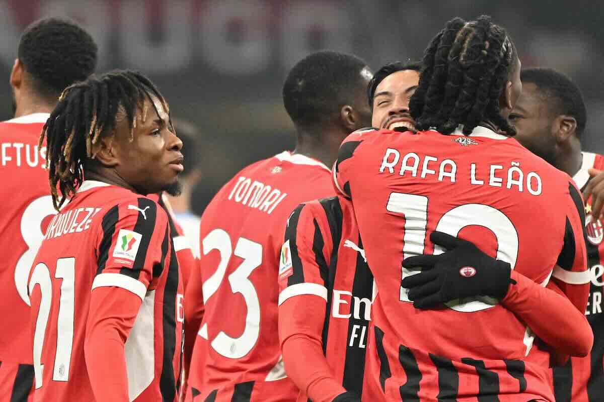 il milan esulta dopo un gol