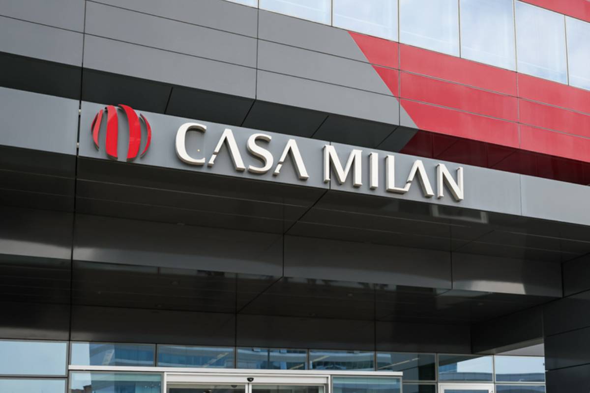 La facciata di Casa Milan, sede del club rossonero