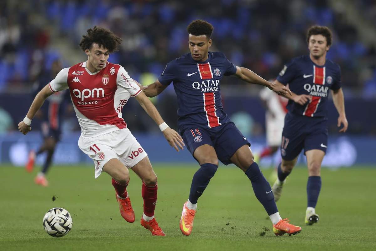 Desiré Doué in azione con la maglia del Psg contro il Monaco