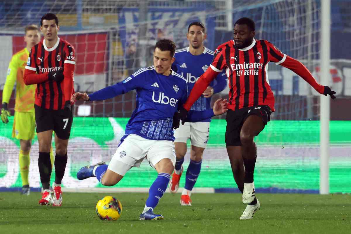 Youssouf Fofana in azione durante Como-Milan