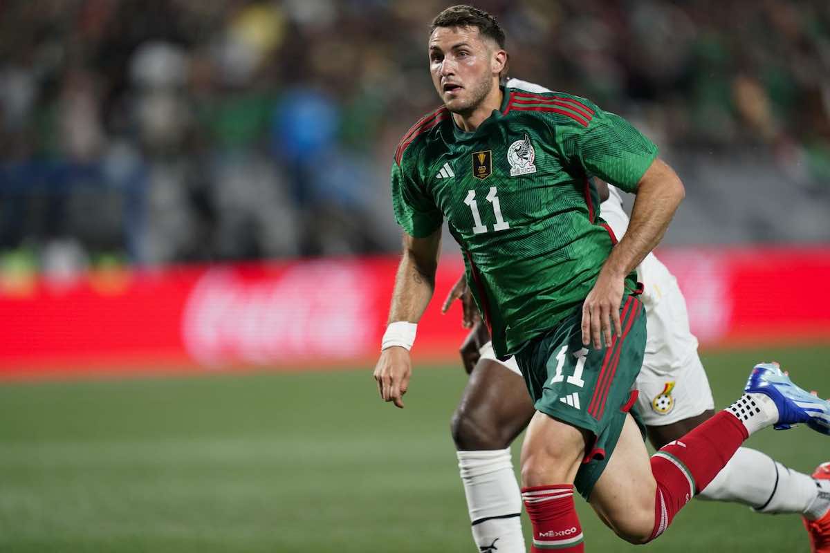 Gimenez in azione con la maglia del Messico