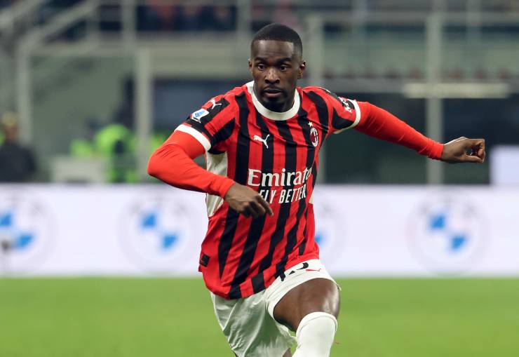 Fikayo Tomori in azione durante Milan-Cagliari di Serie A