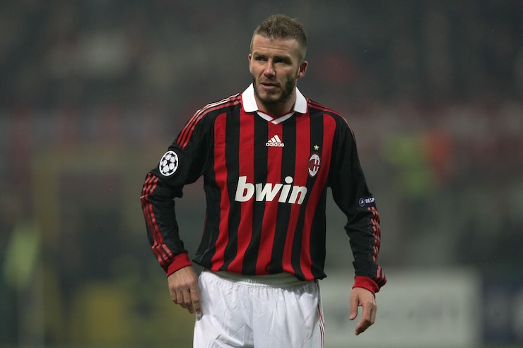 David Beckham con la maglia del Milan durante una partita