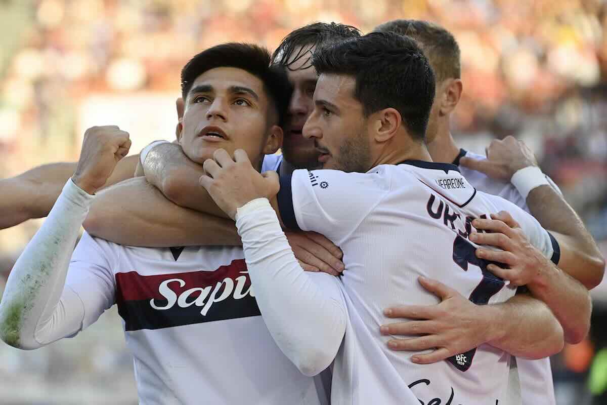 I giocatori del Bologna esultano dopo un gol