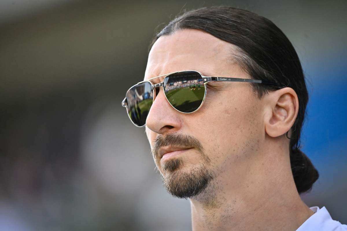 Zlatan Ibrahimovic osserva