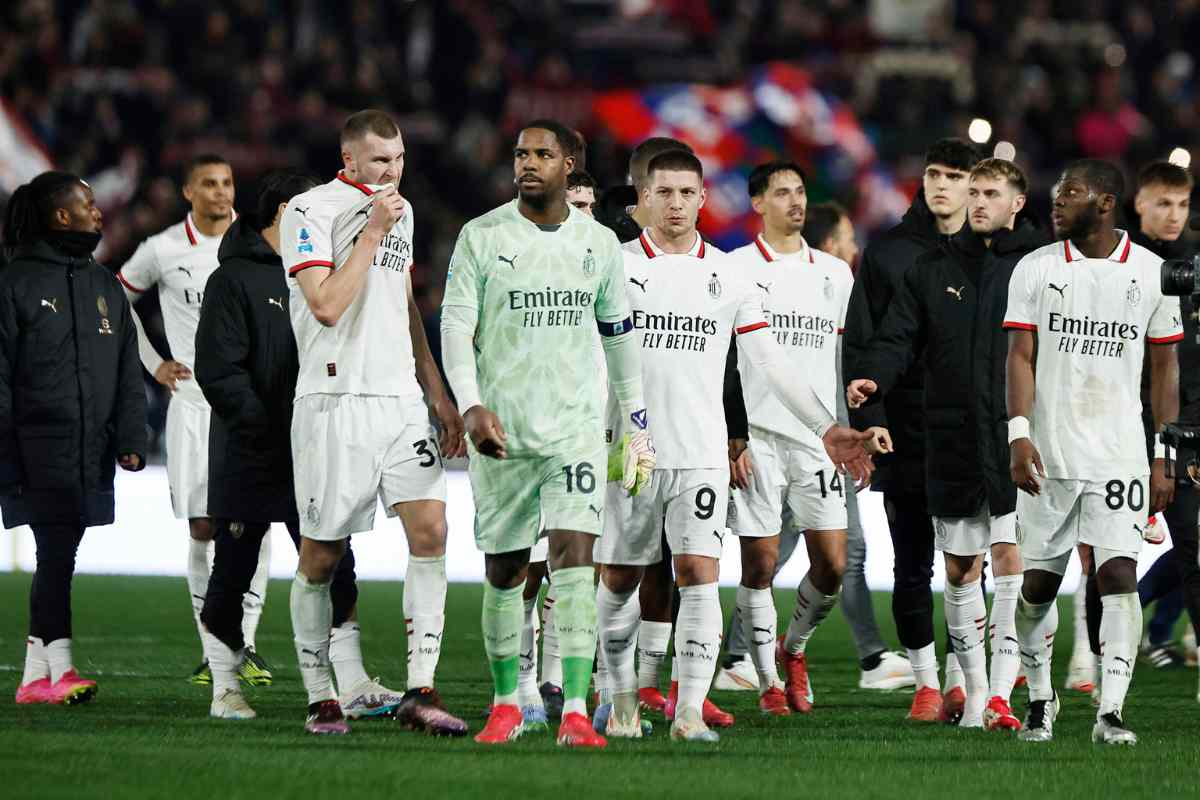 Giocatori del Milan dopo il match perso contro il Bologna