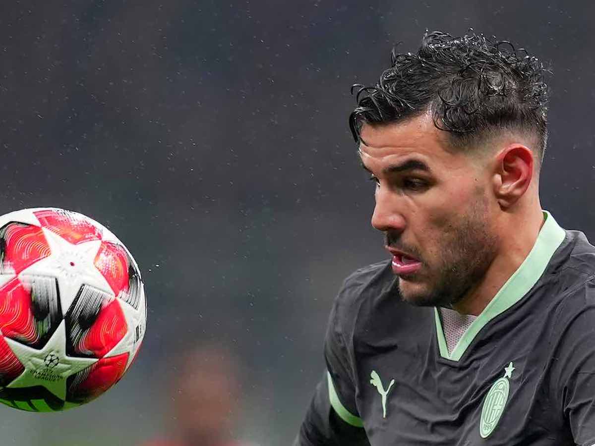 Theo Hernandez durante un match del Milan